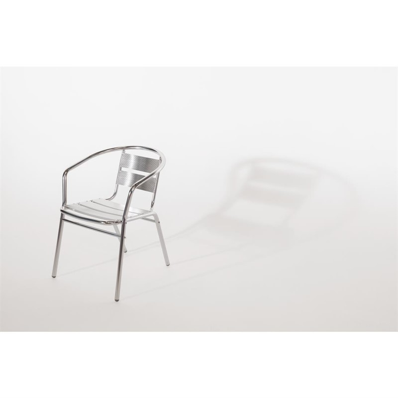 Fauteuils empilables en aluminium